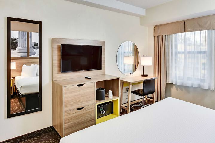 Room 28 of 35