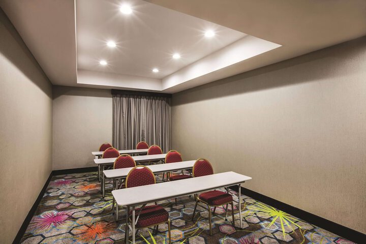 La Quinta Inn & Suites by Wyndham Baton Rouge - Port Allen