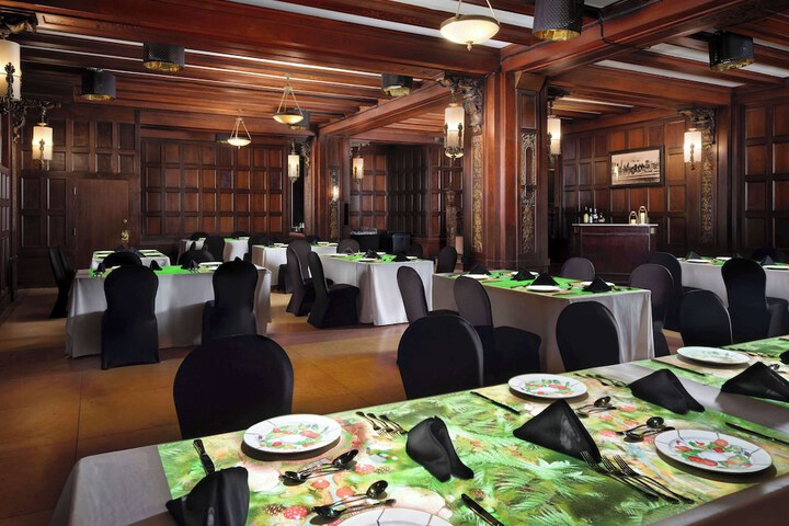 Hotel Phillips Kansas City Curio Collection by Hilton
