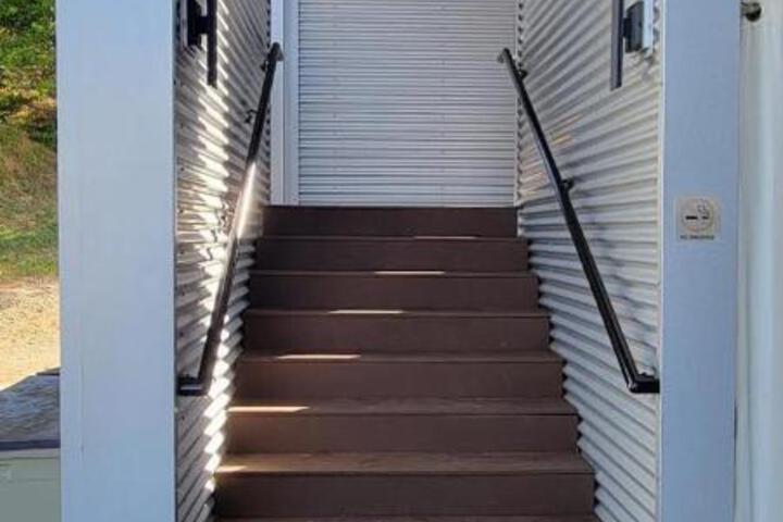 Group suite near Six Flags with onsite activities