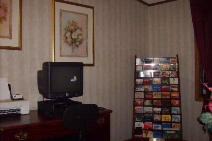 Business Center 15 of 15