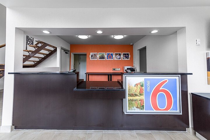 Motel 6 Warminster PA