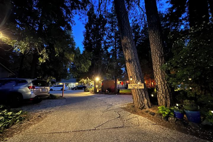 The Pines Inn and Cottages