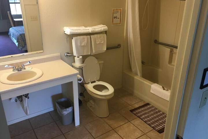 Whispering Creek Lodging & RV Resort