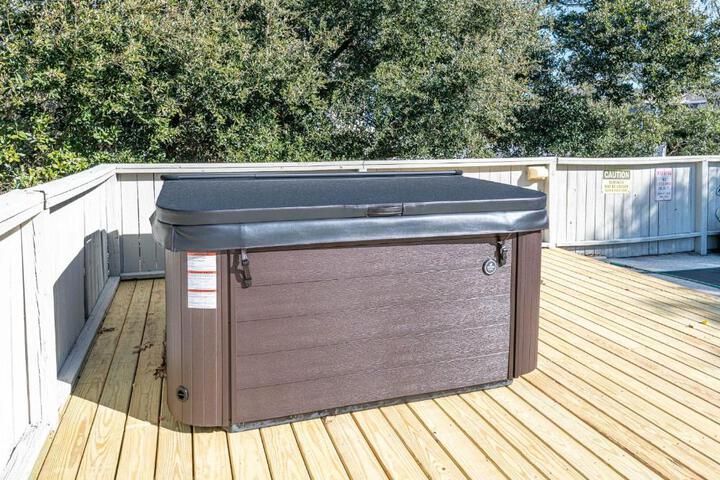 Duck R Way - Poteskeet Ocean View, 260 Yds to Beach, Pool, Hot Tub, Walk to Downtown Duck