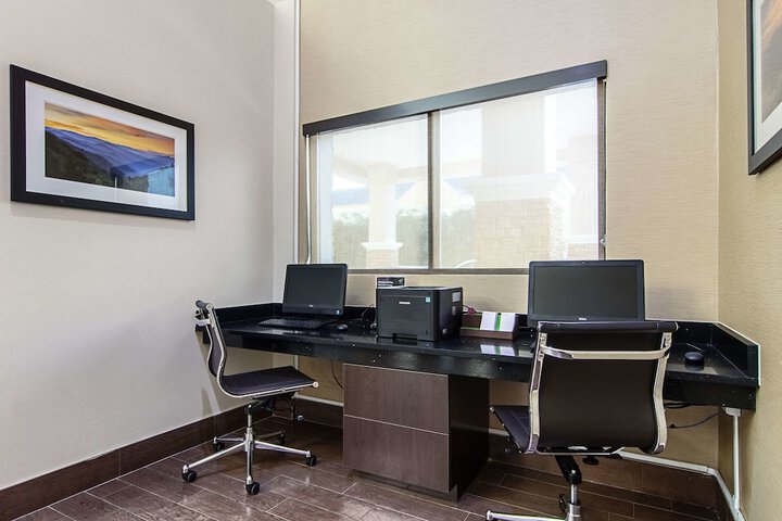 Business Center 50 of 54