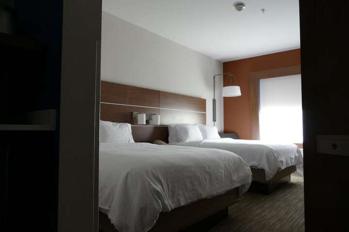 Room 17 of 37