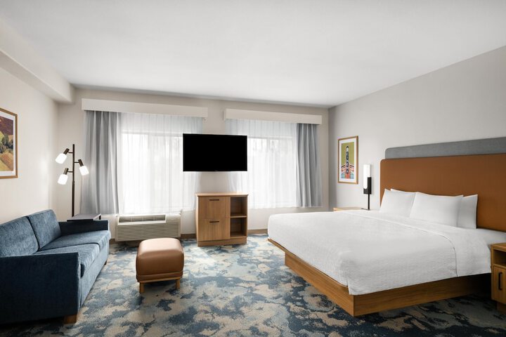 Hampton Inn & Suites Ontario