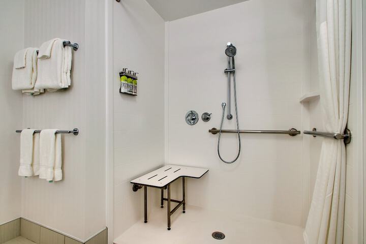 Room 25 of 41