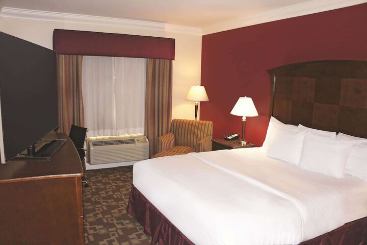 Room 33 of 40