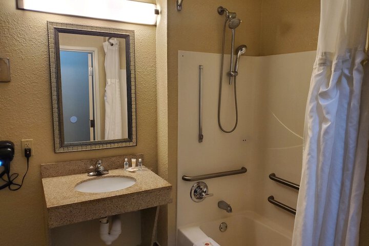 Room 17 of 35