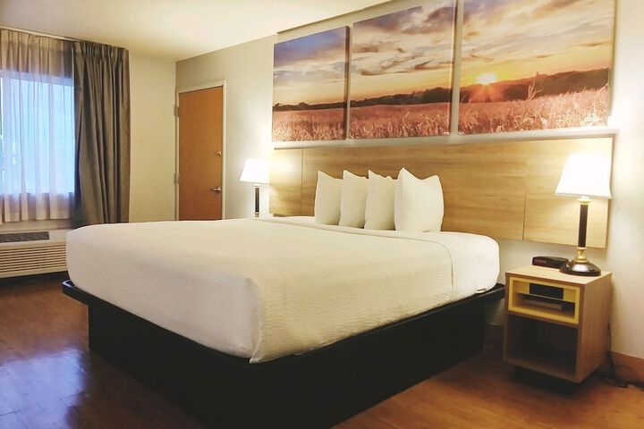 Room 8 of 32