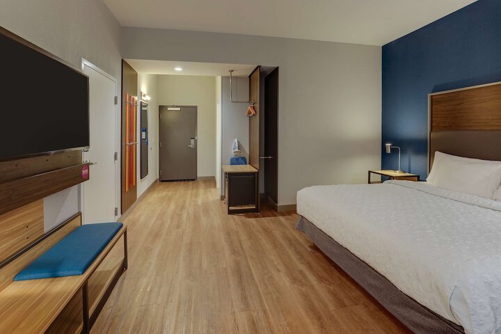 Room 35 of 66