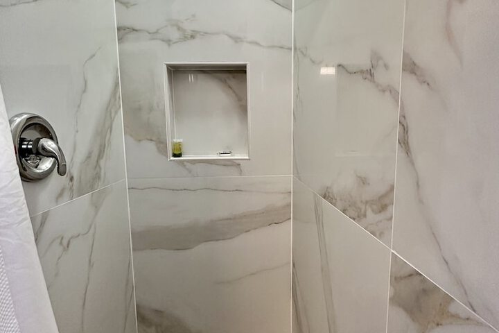 Room 11 of 27