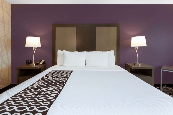 Room 27 of 38