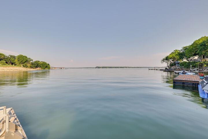 Waterfront Home w / Dock in South Grand Lake!