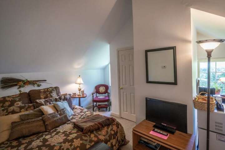 Stone Haus Bed & Breakfast
