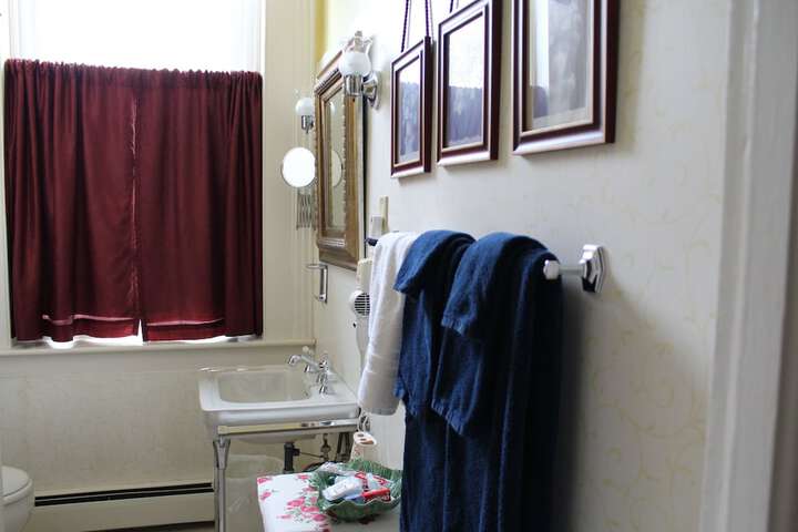 Room 32 of 63