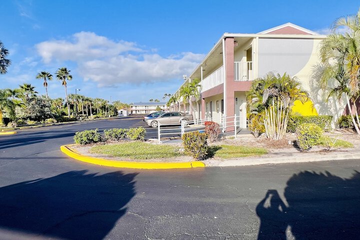 Flamingo Motel
