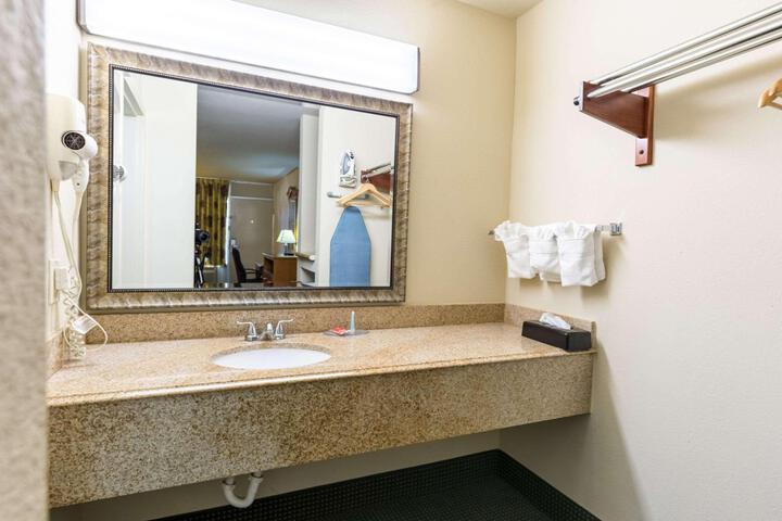 Econo Lodge Baytown