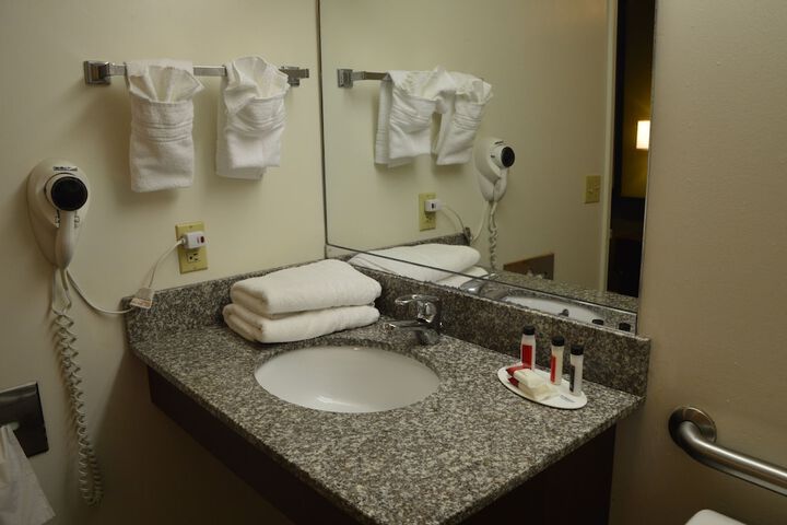 Super 8 by Wyndham Monticello