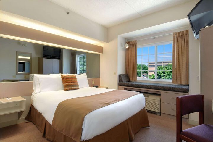 Room 8 of 11