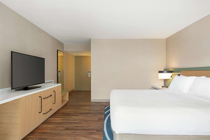 Room 73 of 100