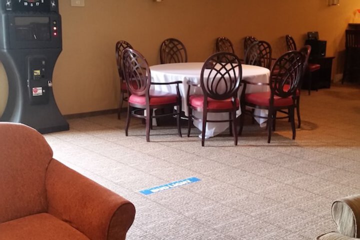 Lounge 48 of 54