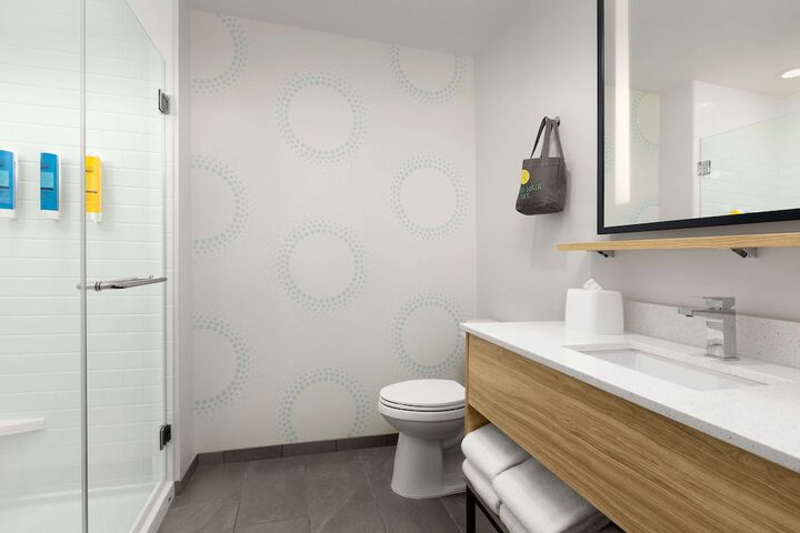 Room 6 of 27