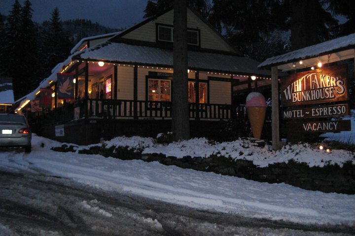 Whittakers Motel & Historic Bunkhouse