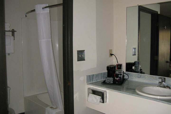 Room 13 of 27