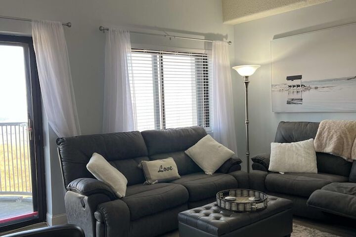 Uhost AI 2BR Condo Scenic Mountain Retreat