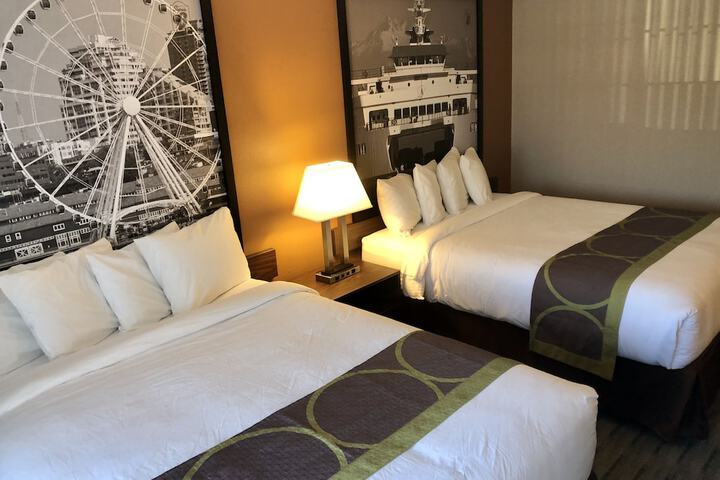 Room 10 of 14