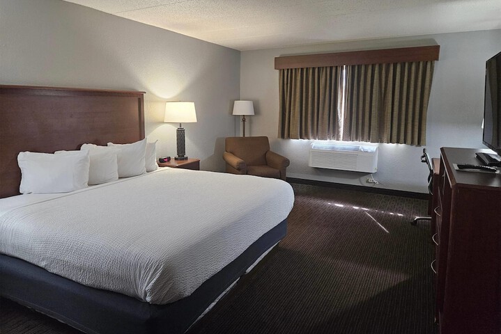 AmericInn by Wyndham Marshall