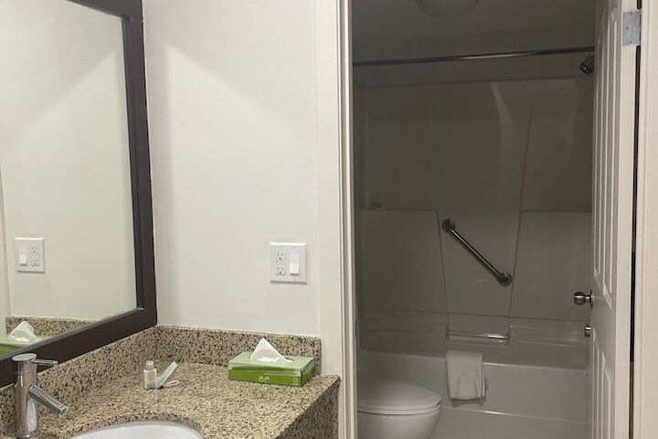Room 44 of 106
