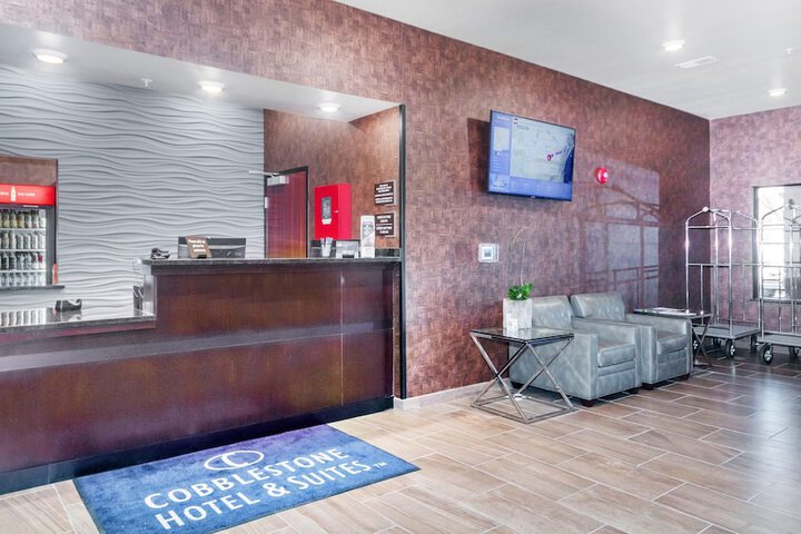 Cobblestone Hotel and Suites Janesville