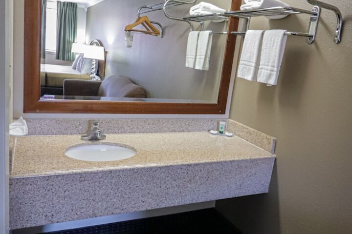 Room 15 of 38
