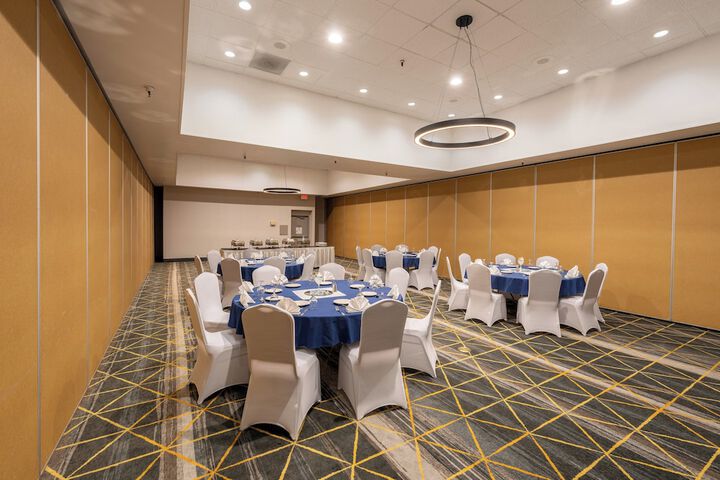 Ballroom/Hall 36 of 37