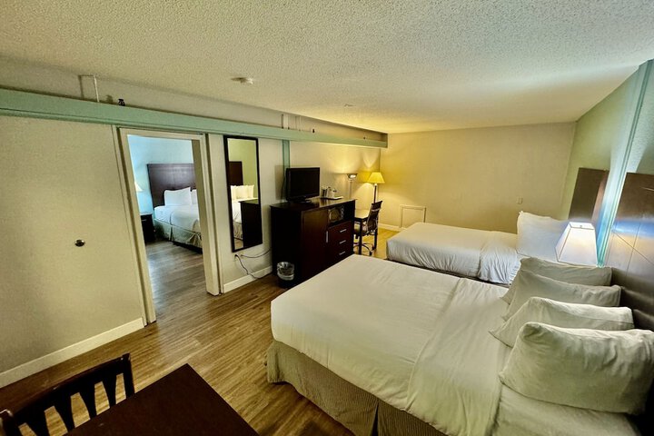 Room 27 of 93