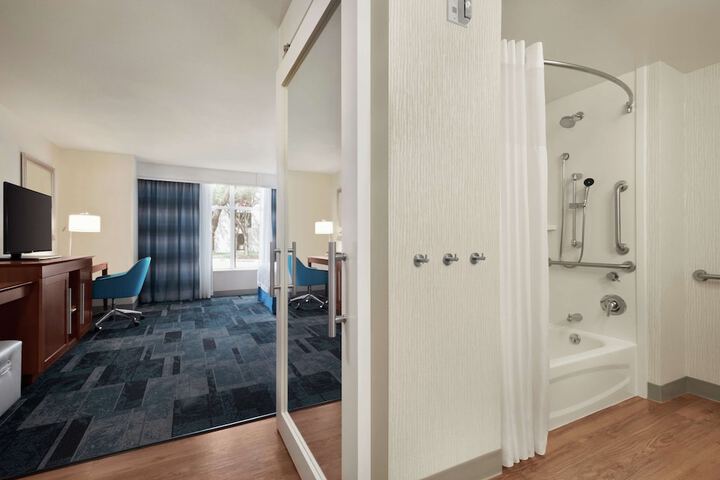 Room 16 of 33
