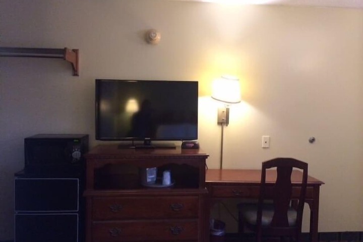 Room 8 of 10