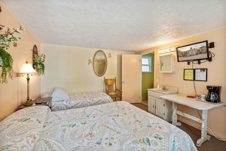 Room 12 of 22