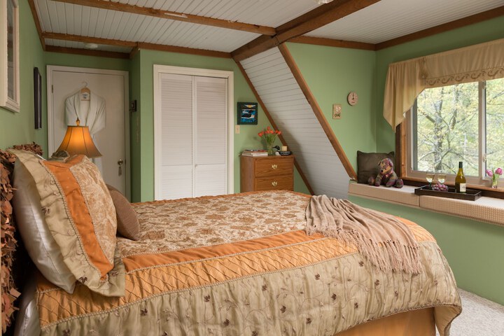 Room 8 of 28