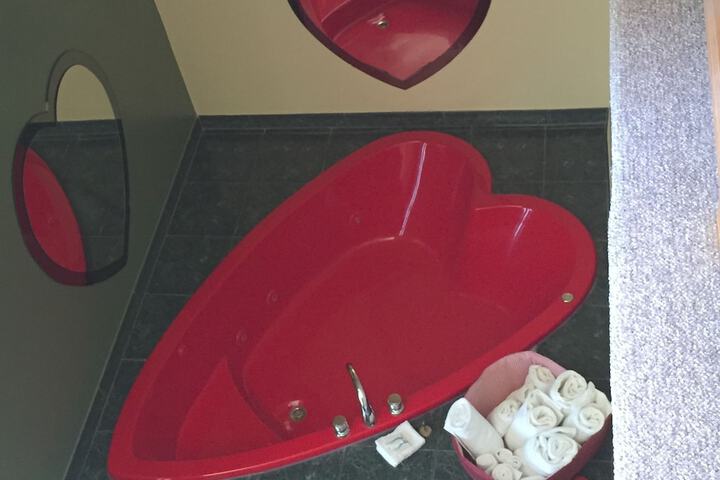 Hot Tub 62 of 75