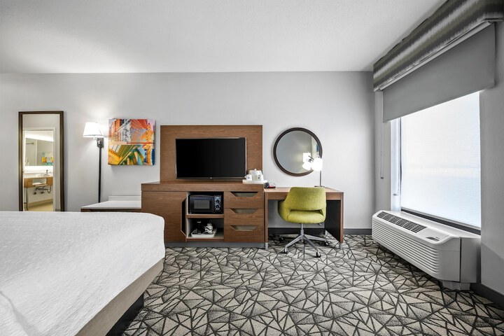 Hampton Inn Bloomington West