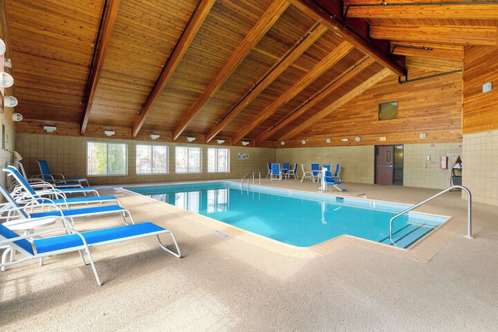 Comfort Inn & Suites Milford