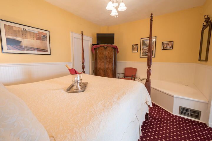 Room 17 of 31