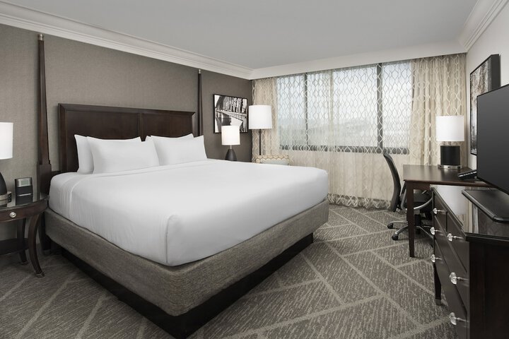 Room 32 of 94