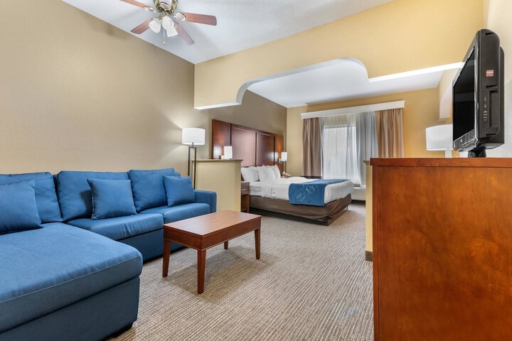 Comfort Suites Findlay I-75 near Sports Complex