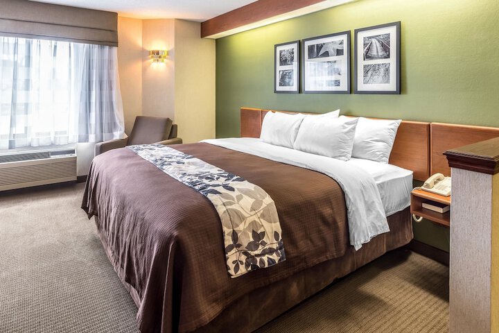 Room 25 of 61